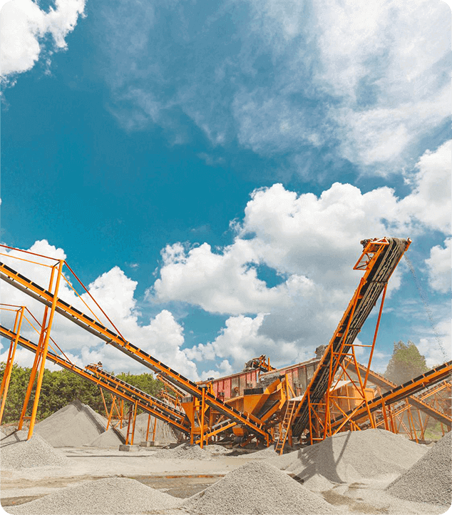 Aggregate processing plant with conveyor belts